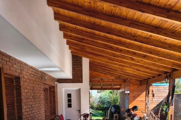 Venta Casa + 2 Deptos. zona B° Santa Rita, VCP 