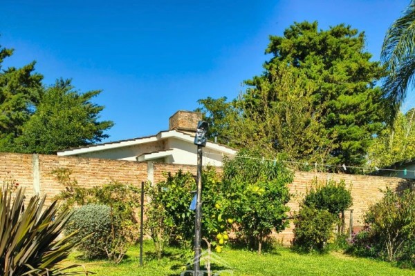 Venta Casa + 2 Deptos. zona B° Santa Rita, VCP 