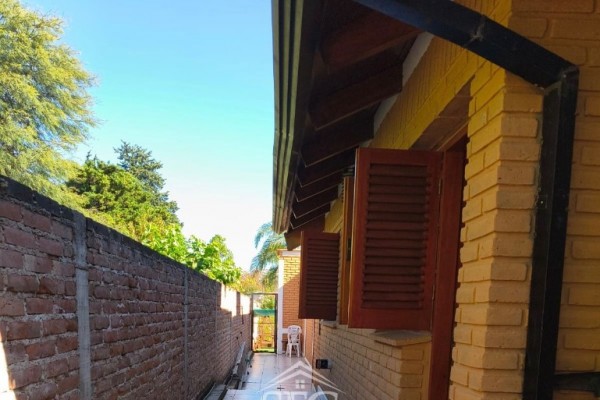 Venta Casa + 2 Deptos. zona B° Santa Rita, VCP 