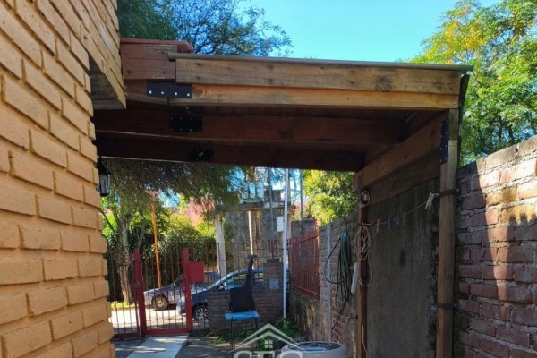 Venta Casa + 2 Deptos. zona B° Santa Rita, VCP 