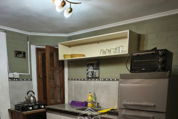 Venta Casa + 2 Deptos. zona B° Santa Rita, VCP 