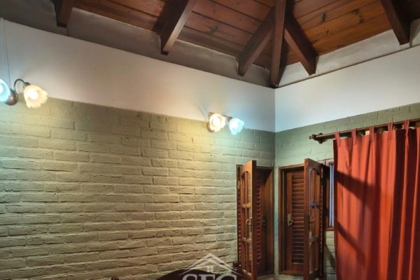 Venta Casa + 2 Deptos. zona B° Santa Rita, VCP 