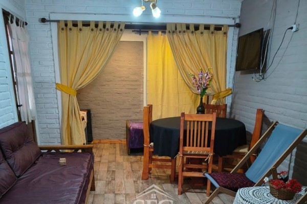 Venta Casa + 2 Deptos. zona B° Santa Rita, VCP 
